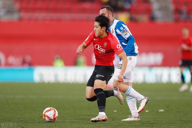 哈格里夫斯：琼斯的场上位置有点靠后