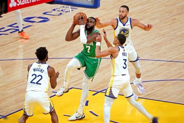 库里27分哈特三双 勇士负尼克斯跌回西部第十